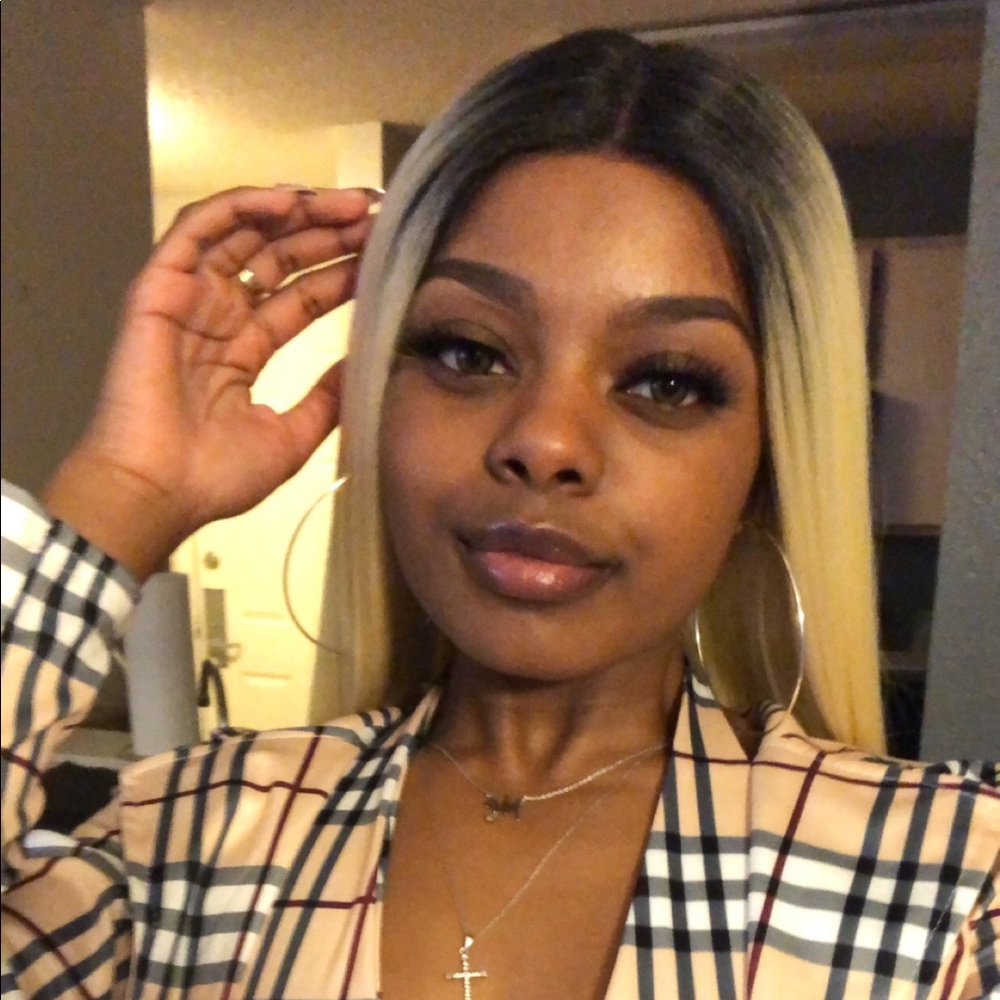 Meet your Posher, Nia